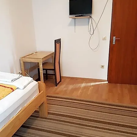 Waldpension Bed & Breakfast